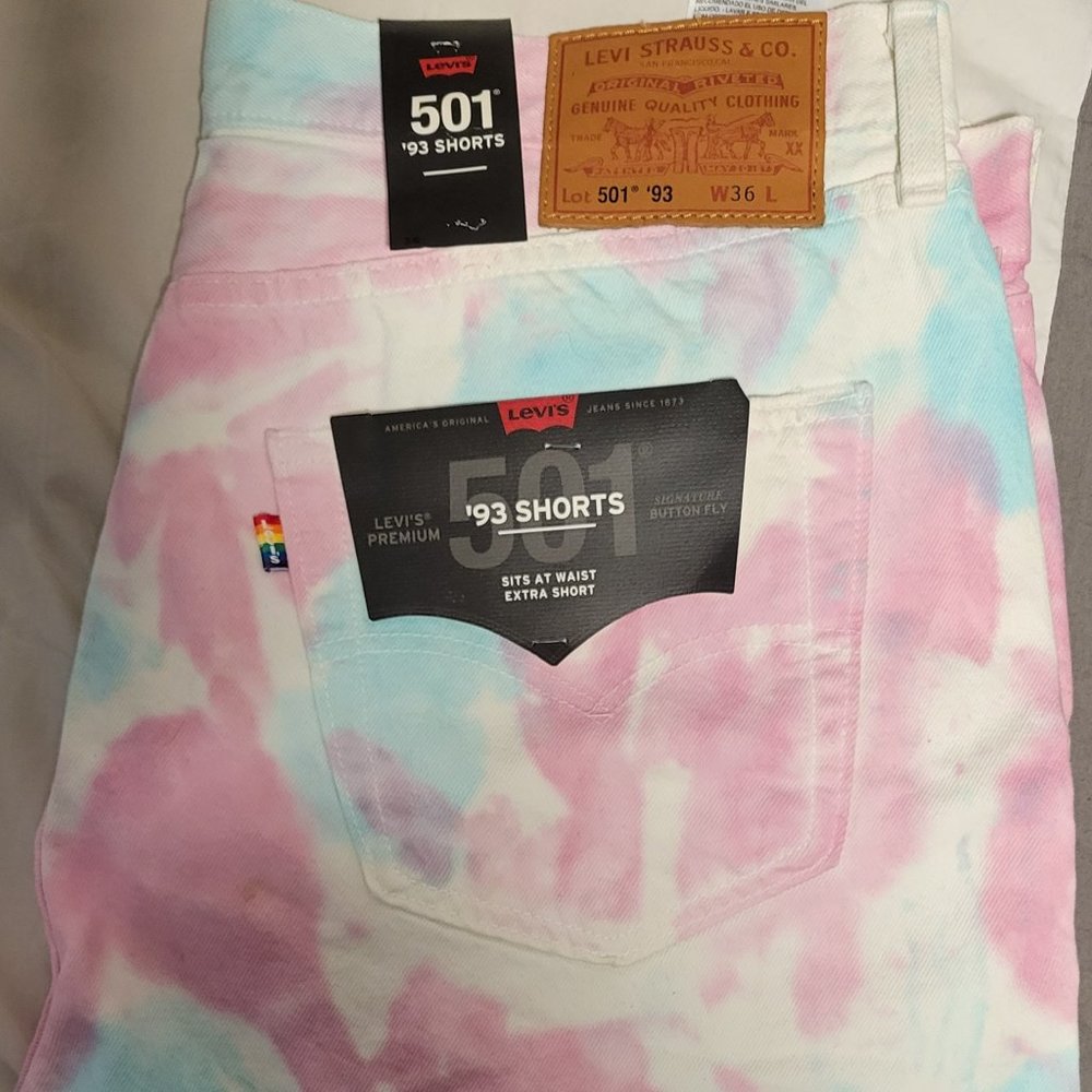 LEVI'S Tie Dye Shorts
